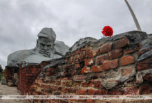 Photo of Лукашенко поздравил коллектив мемориального комплекса «Брестская крепость-герой» с 50-летием со дня основания