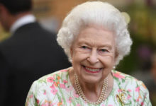 Photo of Королева Елизавета II отказалась от премии “Старушка года” |