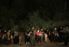 Photo of В США впервые за 35 лет на границе с Мексикой задержали 1,7 млн нелегалов |