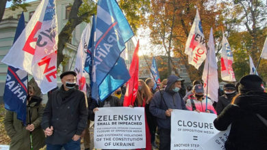 Photo of Журналисты украинских СМИ проводят акцию протеста в день саммита Украина – ЕС |