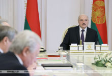 Photo of О Конституции “под Президента”, двоевластии и реакции на каждый чих беглых. Изменение Основного закона вновь обсудили у Лукашенко