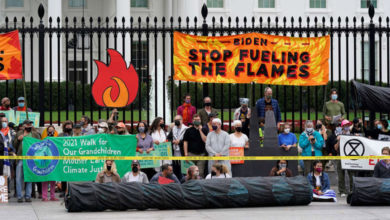 Photo of Более 50 экоактивистов задержали на акции протеста у МВД США |