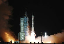 Photo of Китай успешно запустил пилотируемый корабль «Шэньчжоу-13» к орбитальной станции