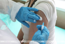Photo of Эпідэміёлаг: пацыенты з хранічнымі захворваннямі добра пераносяць вакцыну ад COVID-19