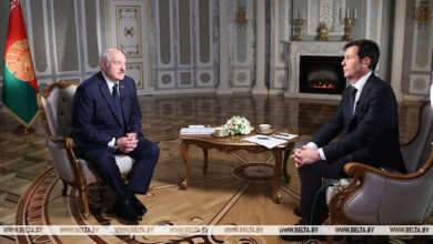 Photo of Lukashenko responds to fake news in interview with CNN
