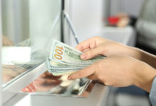 Photo of Белорусы перестали нести в банки деньги. Не доверяют?