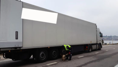 Photo of Два нелегала пытались попасть в ЕС из Беларуси под прицепом грузовика
