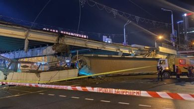 Photo of В центре Минска обвалилась часть моста. Движение транспорта полностью перекрыто