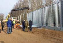 Photo of Поляки показали, как возводится забор на границе с Беларусью