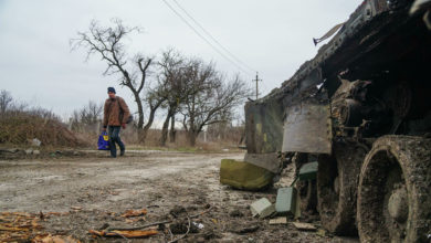 Photo of Россия не дает открыть в Мариуполе гуманитарные коридоры: город без связи и света