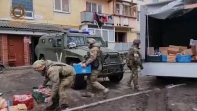 Photo of «Кадыровцы» разграбили украинские конвои и раздавали гуманитарку как «свою». ФОТО
