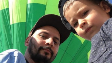 Photo of Волонтер штаба Виктора Бабарико Левон Халатрян встретился со своим сыном спустя два года заключения. ВИДЕО
