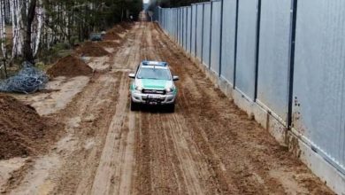 Photo of На границе с Беларусью Польша построила первые 50 км стены, которую уже попытались сломать. ВИДЕО