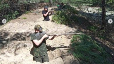 Photo of Копать окопы и стрелять из лопат: милитаризация белорусских школьников на «военно-полевых» сборах