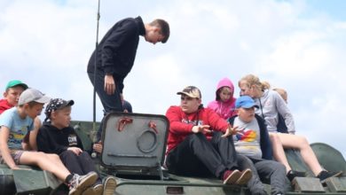 Photo of В Лоеве детей посадили на БТР и форсировали реку Днепр. ФОТО/ВИДЕО