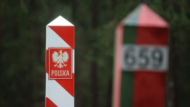 Photo of Нелегалы штурмуют забор на белорусско-польской границе. В Сети появилось «обучающее» ВИДЕО