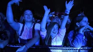 Photo of “Наступает настоящий Совок!” В Беларуси чиновники отменяют концерты в клубах и барах
