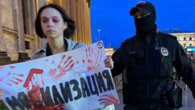 Photo of Жены мобилизованных вышли на митинг в центре Москвы: полиция задержала журналистов. ВИДЕО