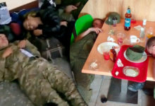 Photo of «Марш Славянки», обереги, «первые потери», ржавое оружие и черные пакеты. Как проходит мобилизация в России. ВИДЕО