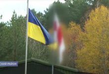Photo of Украина вывесила на границе с Беларусью бело-красно-белые флаги
