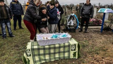 Photo of В Украине похоронили младенца, убитого российской ракетой. ФОТО