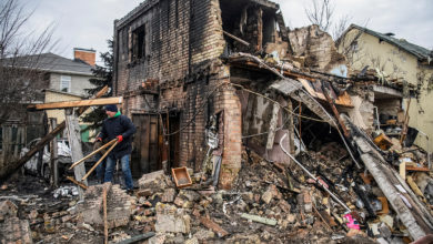 Photo of Разрушенные дома, завалы и неразорвавшаяся ракета. Последствия очередного российского ракетного удара по Украине. ФОТОРЕПОРТАЖ
