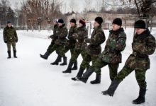 Photo of Фуфайка, лапти и никакой боевой подготовки: российские военные массово сдаются в плен украинской армии