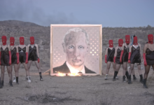 Photo of Белоруски сожгли трехметровый портрет Путина. ВИДЕО