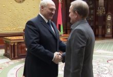 Photo of Одинаковые методички. Лукашенко повторял за кумом Медведчука пропагандистские заявления
