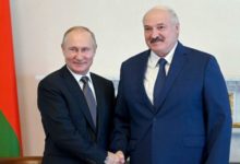 Photo of «Беларусь – «утешительный приз», и будет брошена, как кость российскому электорату». Лукашенко готовит своих чиновников к «сдаче» страны Путину