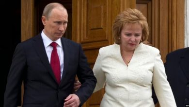 Photo of Бывшая жена Путина обогатилась на войне, которую он развязал. Она заработала на микрокредитах для простых россиян