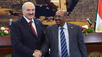 Photo of СМИ: В Судане из тюрьмы сбежал свергнутый диктатор Омар аль-Башир