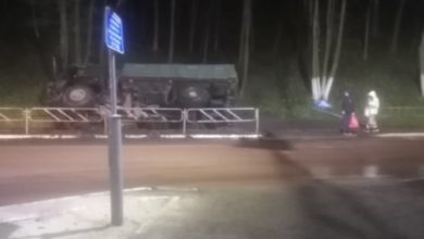 Photo of Снова ДТП с участием военных. В Мозыре перевернулся военный грузовик. ВИДЕО