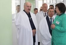 Photo of В следующий раз капельницу Лукашенко будет ставить Хренин, – медик