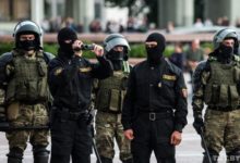 Photo of Белорус пошел с ножами на ОМОН: история получила продолжение