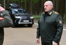 Photo of «Жить будет», «но так и будет с госпитализациями». Лукашенко находится на постельном режиме, уход обеспечивает круглосуточная бригада