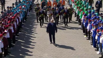 Photo of Лукашенко возложил венки к Кургану Славы без сыновей. Все они за границей