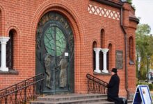 Photo of Год назад власти Минска закрыли Красный костел, верующие так и не получили разрешения вернуться