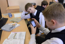 Photo of В Беларуси назвали правила использования смартфонов школьниками