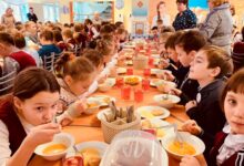 Photo of После каникул в минских школах изменится меню: детям предложат булгур, блинчики и биточек «Беловежский»