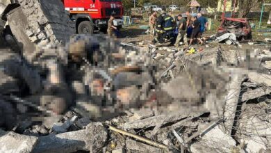 Photo of Российские оккупанты нанесли самый масштабный авиаудар по Харьковской области с начала войны: 49 погибших и десятки раненых. ФОТО 18+