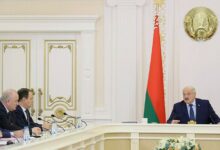 Photo of «Глядя в кривое зеркало, мы страну не удержим». Лукашенко обвинил правительство во лжи