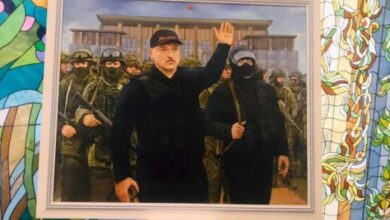 Photo of Почему Лукашенко прячет от публики свой «героический портрет» с автоматом кисти Никаса Сафронова?