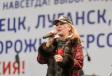 Photo of Z-певица Цыганова сначала посвятила песню заводу БЕЛАЗ, а потом поменяла несколько слов и «передарила» ее участникам войны. ВИДЕО