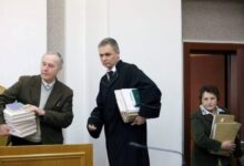 Photo of «За образцовое исполнение служебных обязанностей». Лукашенко наградил судью, заочно осудившего Тихановскую и Латушко