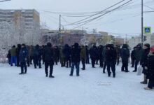 Photo of В Якутии люди вышли на протест после убийства их земляка. ВИДЕО