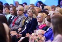 Photo of В преддверии 8 марта власти рассказала, какие в Беларуси женщины и почему они зарабатывают меньше мужчин