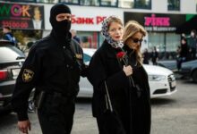 Photo of Девушка с культового снимка одного из женских маршей в Минске покинула Беларусь